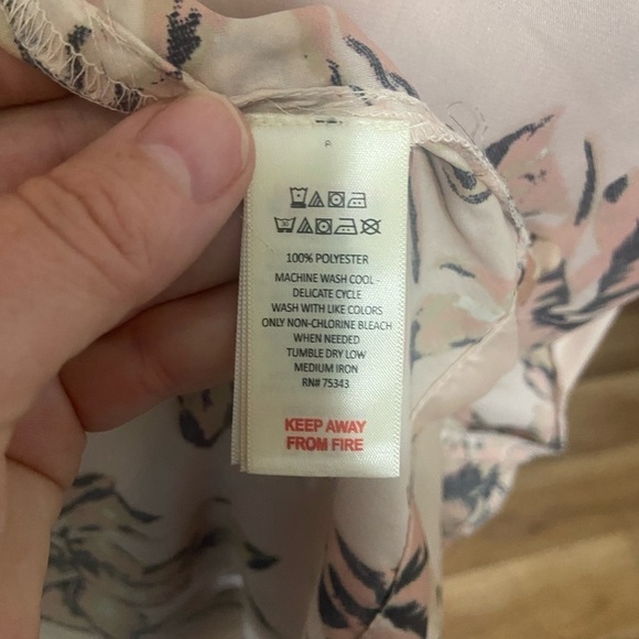 House of Harlow 1960 floral open front satin feel feminine robe size S - Picture 3 of 4